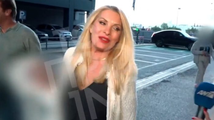 Η Ελένη Μενεγάκη απαντά στην ερώτηση για το πώς είναι: «Πώς με βλέπετε;»