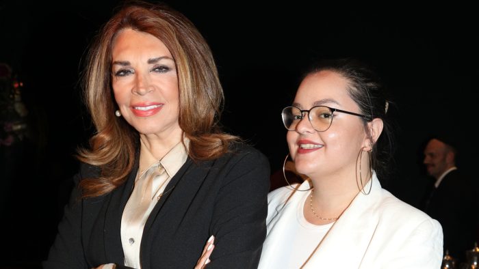 Μιμή Ντενίση: «Η Μαριτίνα προσπαθεί περισσότερο να σκηνοθετεί τη ζωή μου απ’ ό,τι εγώ τη δική της»