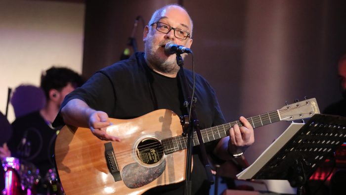 Γιώργος Μουκίδης: «Είναι πολύ μεγάλη απάτη με στόχο το χρήμα, θα βγουν κάτι χαζές και θα λένε ότι πήραν και μπλουζάκι του»