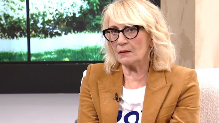 Θέμις Μπαζάκα: «Δεν έκλαψα ποτέ για τον αδερφό μου, γέλαγα συνέχεια, έκανα σαν τρελή»