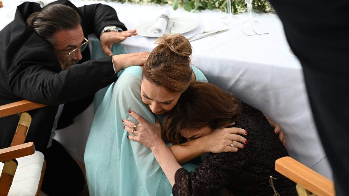 Να μ' αγαπάς