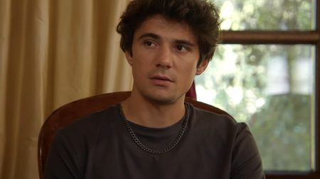 Να μ' αγαπάς