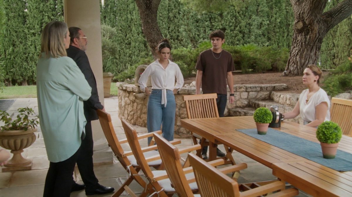 Να μ' αγαπάς