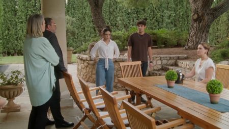 Να μ' αγαπάς