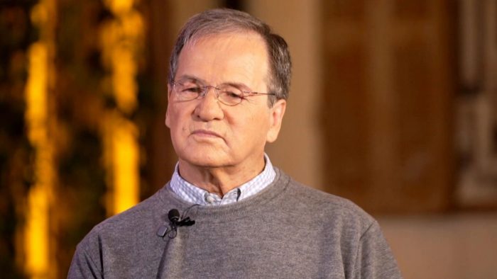 Χρήστος Νικολόπουλος για Καζαντζίδη: «Είχαμε διαφωνία σε 35 τραγούδια, τελικά το αποδέχθηκε και μου τα έδωσε πίσω»