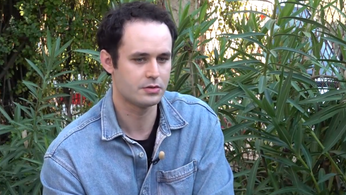 Ντίνος Παπαγεωργίου: «Πιστεύω ότι η ενσυναίσθηση σήμερα γίνεται καμουφλάζ για άλλα πράγματα»