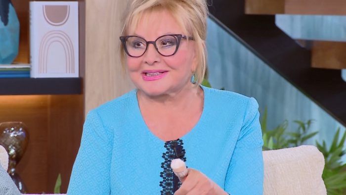 Τραυματισμένη η Βίκυ Παγιατάκη: «Ήταν σκληρή η παρμεζάνα και μπήκε το μαχαίρι κάτω από το νύχι»