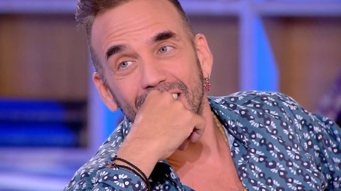 Ο Πάνος Μουζουράκης αποκαλύπτει: «Η Έλενα Παπαρίζου θα βαφτίσει τον γιο μου»