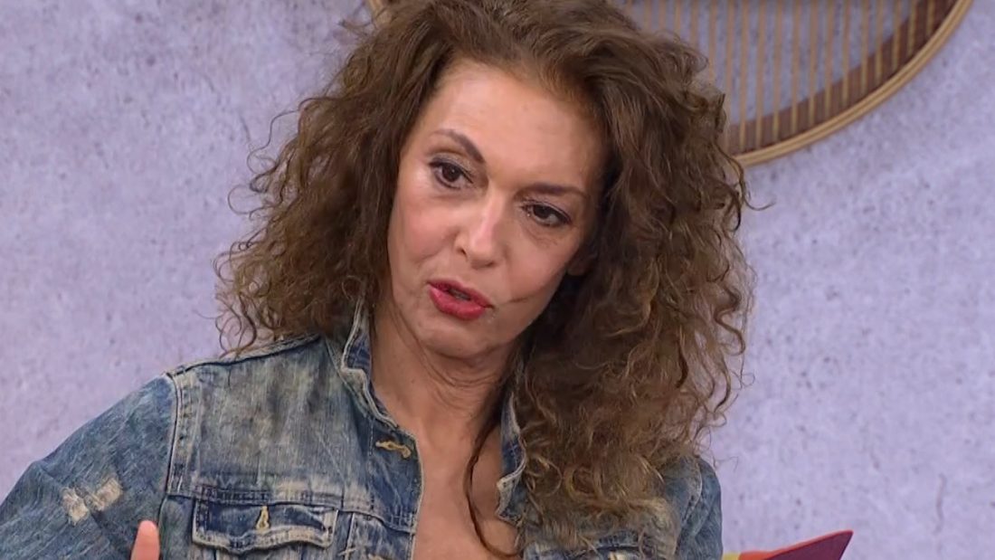 Δήμητρα Παπαδήμα: «Είναι πάρα πολύ ωραίο να κοιμάσαι μόνη σου, γράφω ποιήματα στον ύπνο μου»