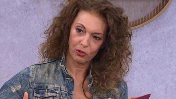 Δήμητρα Παπαδήμα: «Είναι πάρα πολύ ωραίο να κοιμάσαι μόνη σου, γράφω ποιήματα στον ύπνο μου»