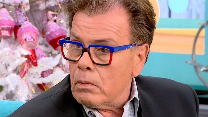 Δημήτρης Παπανώτας: «Ποιοι είναι αυτοί που κολλάνε τις ταμπέλες; Ή θα είσαι γκέι ή στρέιτ… Τη λέξη bi την έχει ακούσει ο ελληνικός λαός;»