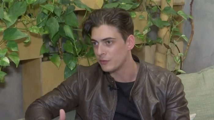 Κωνσταντίνος Πεσλής: «Είχα κόντρα με τους γονείς μου όταν τους ανακοίνωσα ότι θέλω να γίνω ηθοποιός»