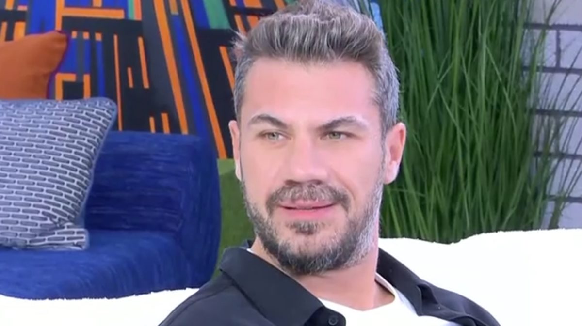 Άκης Πετρετζίκης