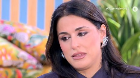 «Έσπασε» η Χριστίνα Σάλτη μιλώντας για τη μητέρα της: «Την είδα στον ύπνο μου, περπατούσαμε κι εκείνη έστριψε σε ένα σπίτι με λουλούδια»