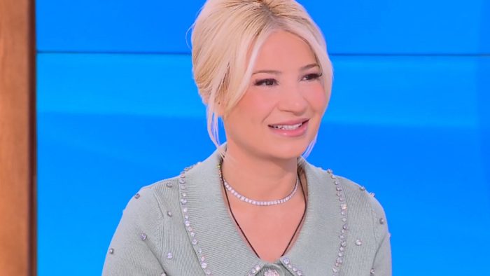 Άρης Καβατζίκης σε Φαίη Σκορδά: «Εύχομαι σύντομα με νυφικό και στην πραγματικότητα»