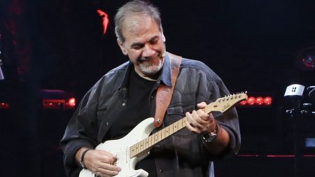 Δημήτρης Σταρόβας