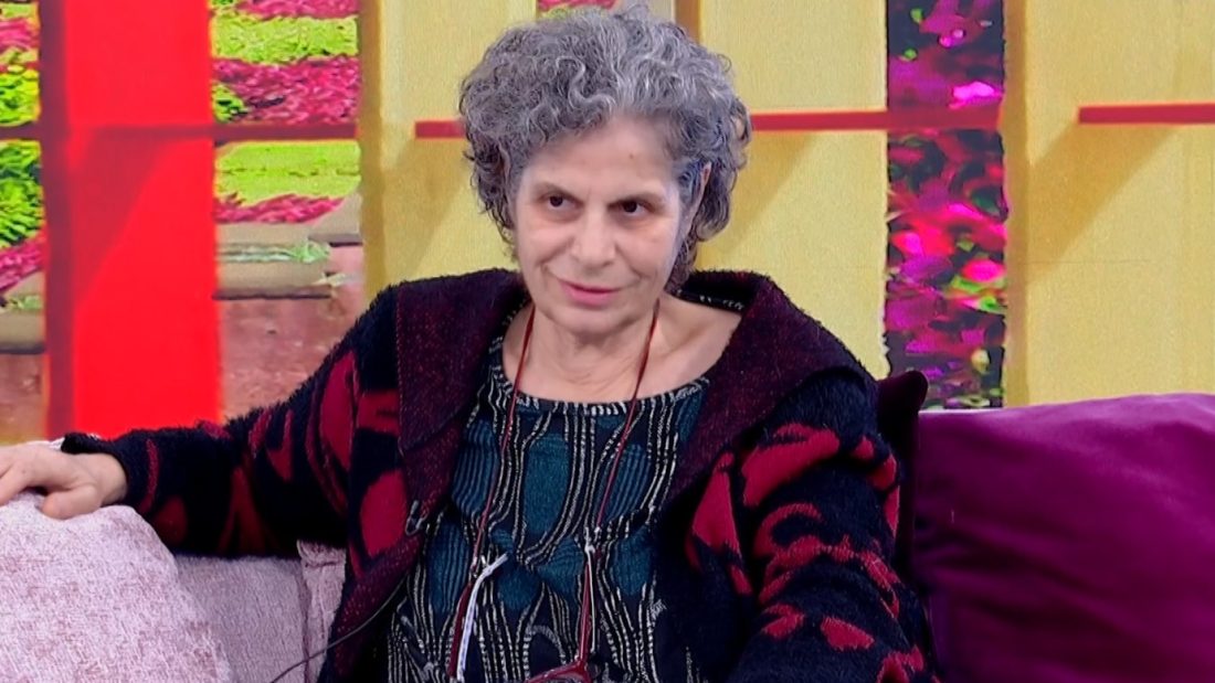 Μαργαρίτα Θεοδωράκη: «Ξυπνάω στις 4 το πρωί, έχω 45 γάτες και 22 σκυλιά, είναι τα παιδιά μου»
