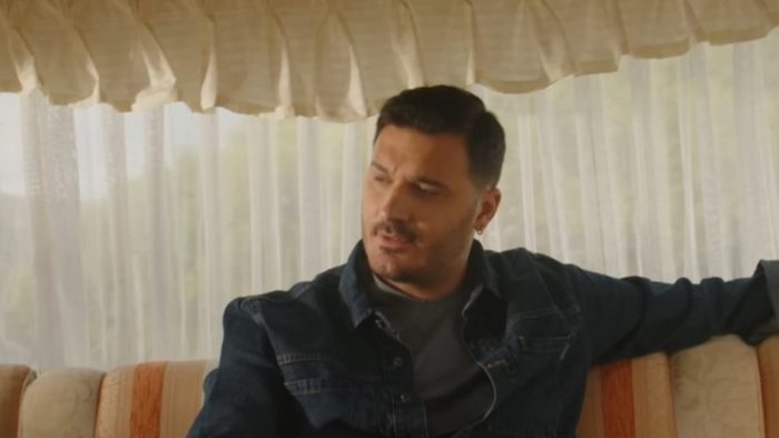 Βασίλης Οικονόμου: Το ατμοσφαιρικό video clip του νέου του τραγουδιού