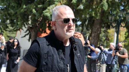 Πασχάλης Τσαρούχας