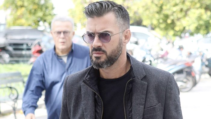 Γιάννης Τσιμιτσέλης: «Δεν δέχομαι ότι είναι ένα μεγάλο κρεβάτι το θέατρο, μάλλον το λένε κάποιοι για να έχουν να πουν κάτι»