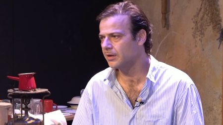 Ορέστης Τζιόβας: «Πολλοί άνθρωποι θα εκμεταλλευτούν την ερωτική τους ζωή για να πετύχουν επαγγελματικά, είναι μια πραγματικότητα»