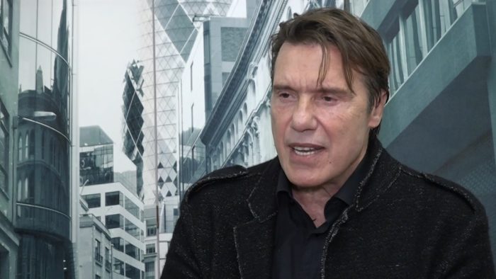 Ο Στράτος Τζώρτζογλου παίρνει θέση υπέρ της Σοφίας Μουτίδου: «Εγώ πάντως είχα πολλές σεξουαλικές προτάσεις, που όταν έλεγα “όχι”, μου έκοβαν τον δρόμο»