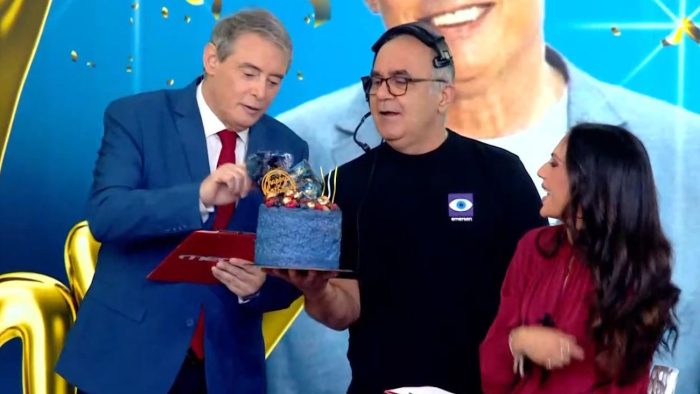 Ιορδάνης Χασαπόπουλος – Γενέθλια στο πλατό για τον δημοσιογράφο: «Πόσο γίνεσαι, καλέ;»