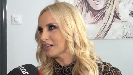 Πέγκυ Ζήνα: «Μετά την εγκυμοσύνη μου, άκουγα συναδέλφους να λένε ότι πάχυνα, ότι σοβάρεψα»