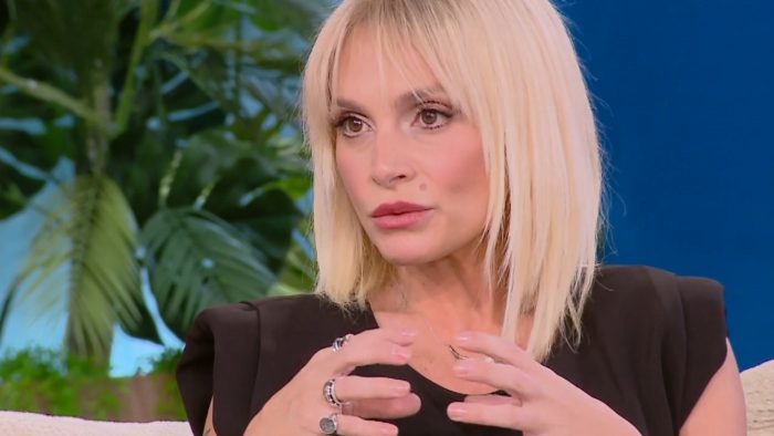 Ελεωνόρα Ζουγανέλη: «Η μητρότητα είναι κάτι πολύ ιερό, δεν ξέρω αν θα μπορούσα να ανταπεξέλθω αυτή τη στιγμή»