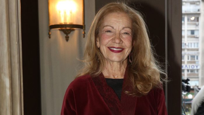 Πέμη Ζούνη: «Ο έρωτας δεν έχει ηλικία, έρχεται και σε βαράει σε όποια εποχή κι αν είσαι»