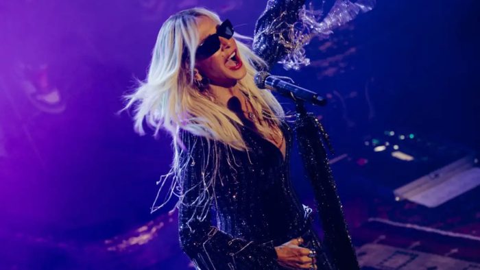 Άννα Βίσση: Λαμπερή πρεμιέρα για την απόλυτη Ελληνίδα σταρ στο Hotel Ermou – Βίντεο