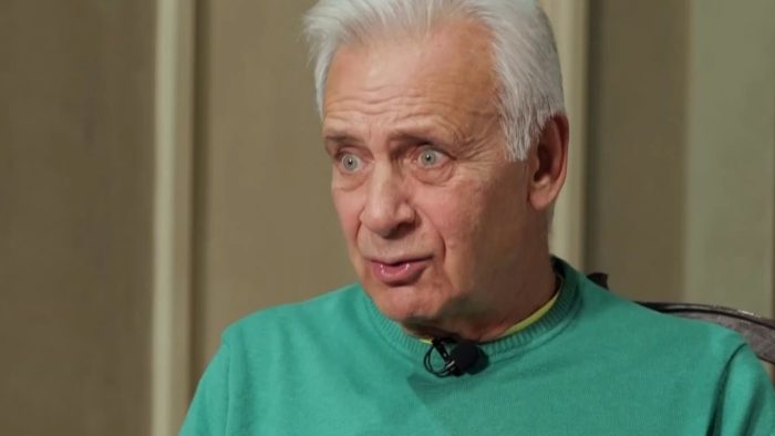 Αλέξανδρος Αντωνόπουλος: «Το πρώτο πράγμα που λέω κάθε πρωί στον εαυτό μου είναι “Καλημέρα, είσαι ακόμα ζωντανός, ελπίζω να είσαι και την υπόλοιπη μέρα”»