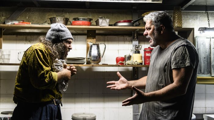 Βασίλης Μπισμπίκης: Sold out όλες οι  παραστάσεις του Δεκεμβρίου «Άνθρωποι και Ποντίκια» – Άνοιξαν θέσεις για Ιανουάριο