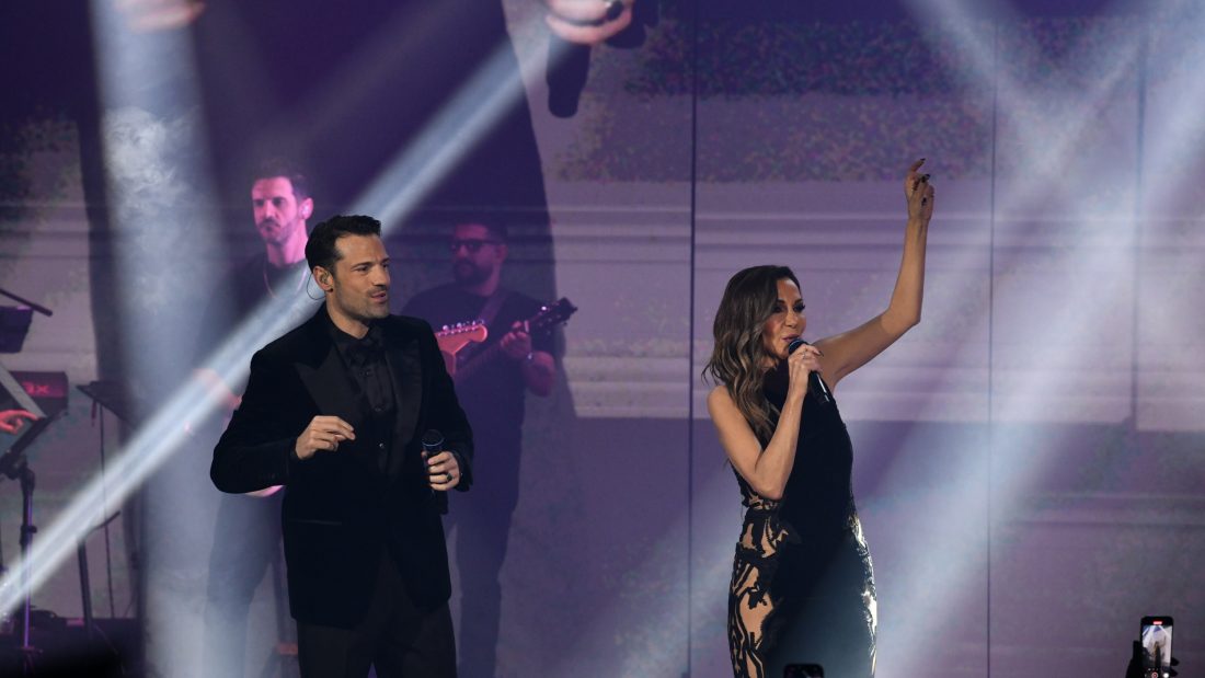 Κωνσταντίνος Αργυρός – Δέσποινα Βανδή: Εντυπωσιακή πρεμιέρα στο Κέντρο Αθηνών