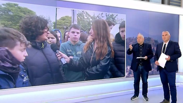 Αντέδρασε ο Χρήστος Κούτρας την ώρα της ζωντανής σύνδεσης: «Διέκοψε το παιδί, να μην κάνει αυτές τις χειρονομίες στην κάμερα»