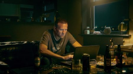 detective-hole-netflix