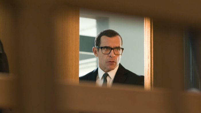 Ο Δικαστής: Λυγίζει από τις τύψεις και είναι έτοιμος να αποκαλύψει την αλήθεια