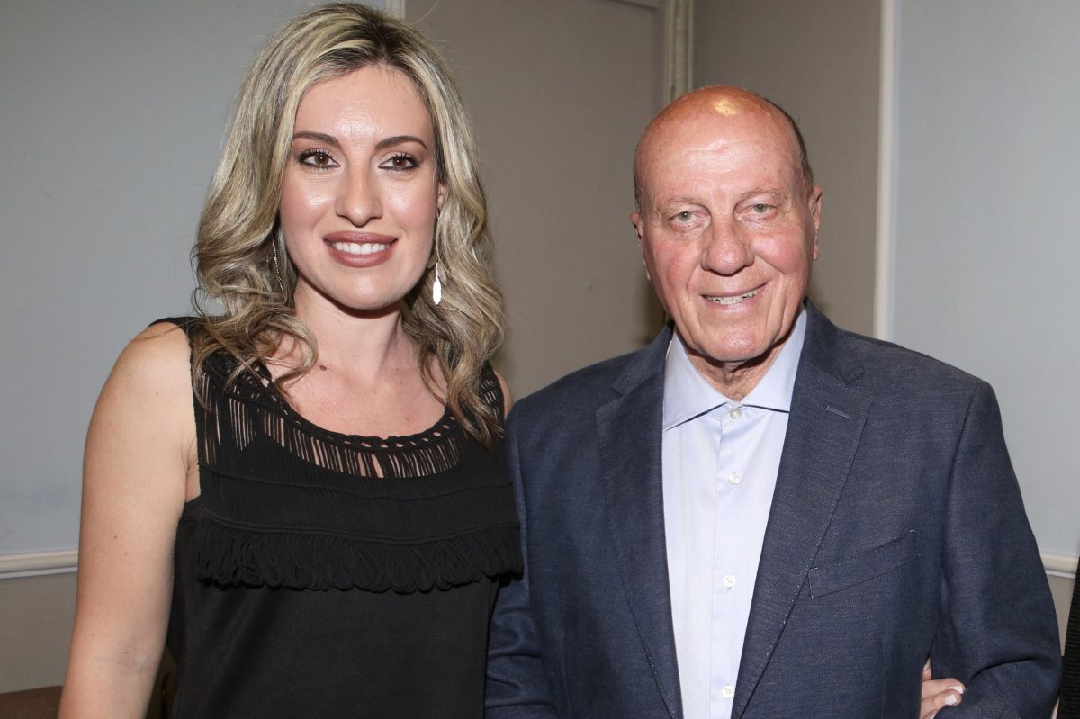 Πόπη Δομάζου