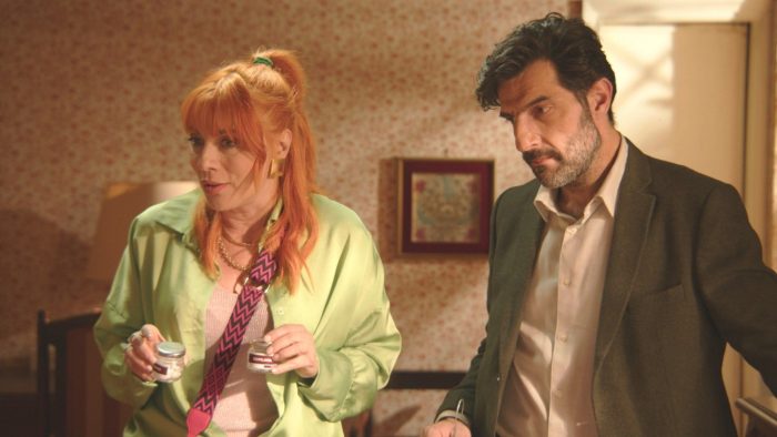 IQ 160: Η Πηνελόπη αρχίζει να ανησυχεί και προσπαθεί να βρει πληροφορίες