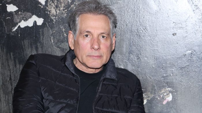 Θάνος Καληώρας: «Δεν έχει καμιά σχέση σήμερα το Εθνικό θέατρο με την αίγλη που είχε παλιά, είναι μπάτε σκύλοι αλέστε»