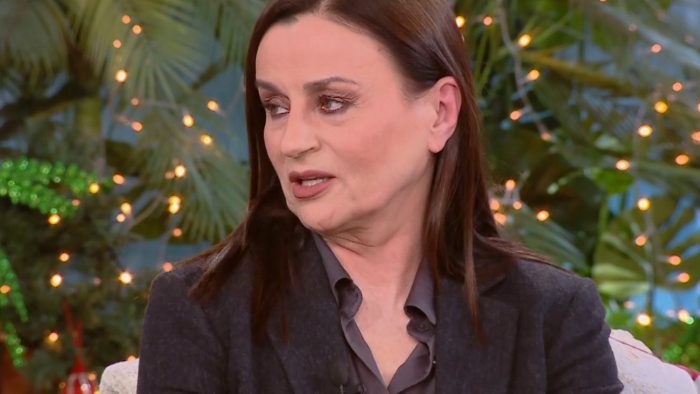 Καρυοφυλλιά Καραμπέτη: «Νιώθω ευλογία που έχω υποδυθεί πολύ σημαντικούς ρόλους στην καριέρα μου»