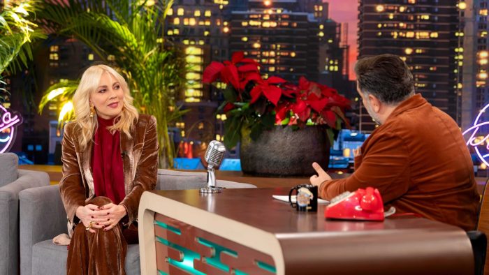 The 2Night Show: Ο Γρηγόρης Αρναούτογλου υποδέχεται απόψε (9/12) τη Σμαράγδα Καρύδη και την Ιουλία Καλλιμάνη