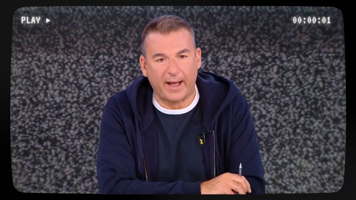 Γιώργος Λιάγκας: «Δεν καταλαβαίνω γιατί πετάμε τούρτες σε ανθρώπους, αυτή η αισθητική στην τηλεόραση δεν μου αρέσει»