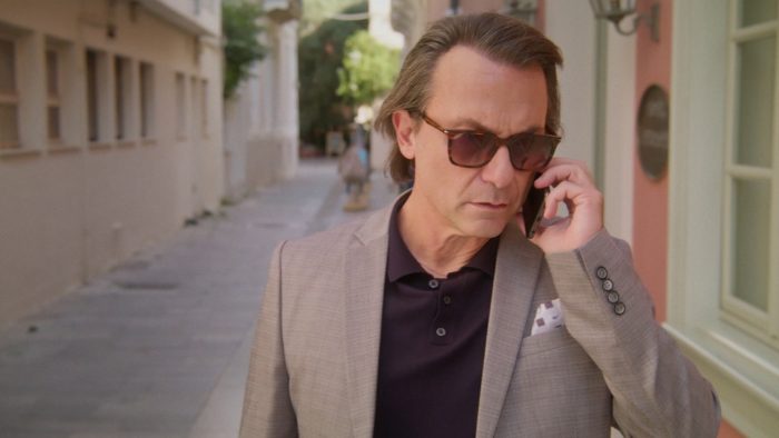 Να μ’ αγαπάς: Οπλισμένοι και οι δύο, σημαδεύουν ο ένας τον άλλον