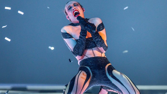 Eurovision – Nemo: «Αποφάσισα να στείλω το τρόπαιο μου πίσω στα κεντρικά της EBU»