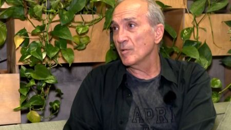 Γιάννης Νταλιάνης: «Δεν μπορώ να απαγορεύσω στην κόρη μου να χρησιμοποιήσει το επίθετό μου, εκτός αν το αλλάξει σε Λαμπροπούλου»