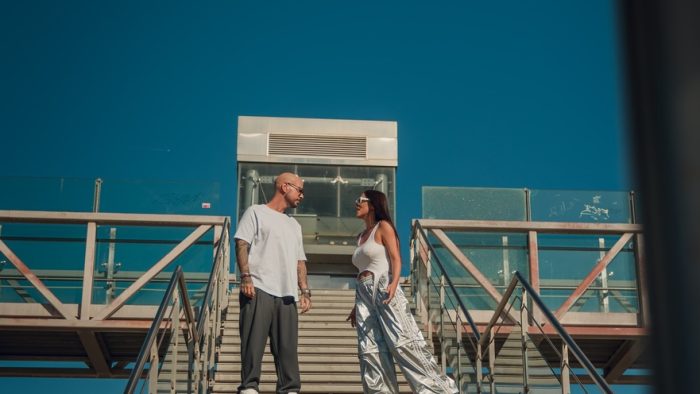 Εντυπωσιάζουν οι REC στο video clip του νέου τους τραγουδιού «Ό,τι δίνεις, παίρνεις»