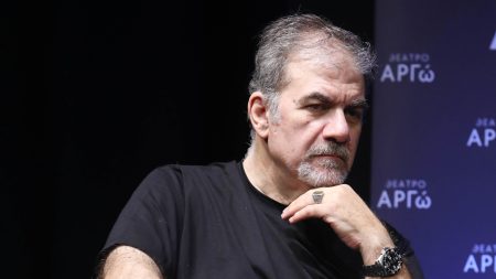 Δημήτρης Σταρόβας