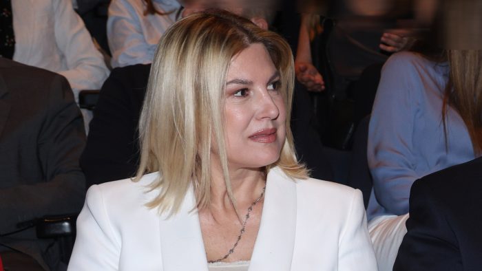 Ράνια Θρασκιά: «Δεν βλέπω την εκπομπή του Αρναούτογλου – Αν οι απέναντι έβγαζαν ένα έκτακτο πρώτοι, κάποιος έχανε τη δουλειά του»