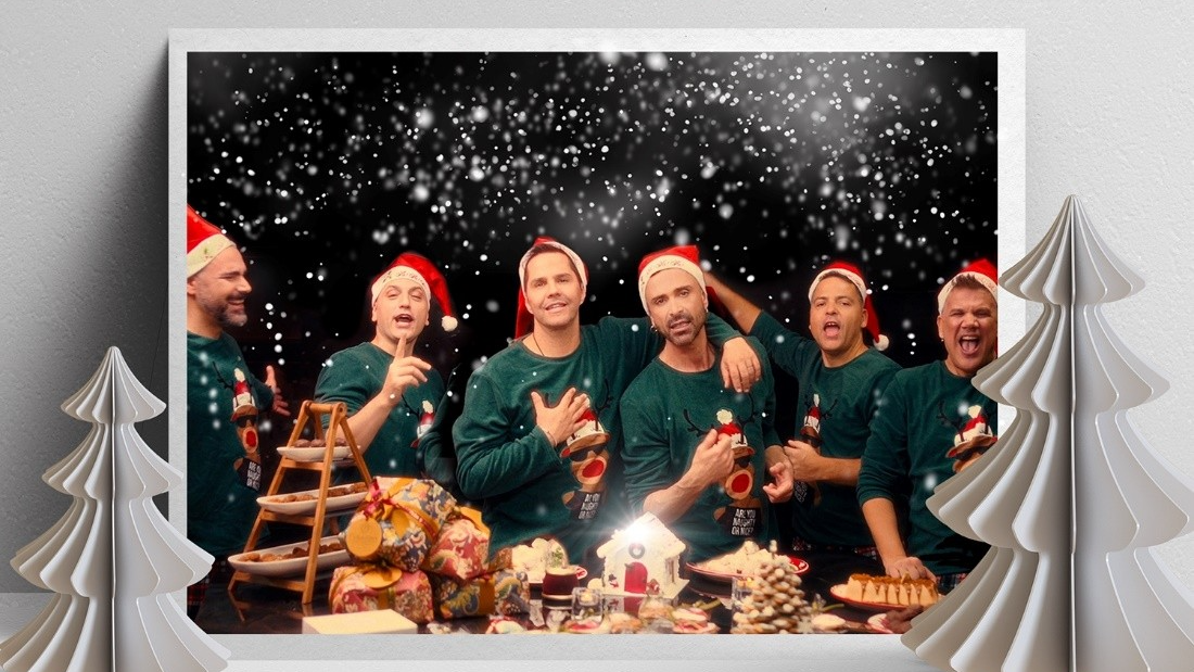 Ο Γιώργος Τσαλίκης μάς ανοίγει το σπίτι του και αφιερώνει «Χριστούγεννα Πρωτοχρονιά… Μια χαρά» με Χριστοφόρου και ONE